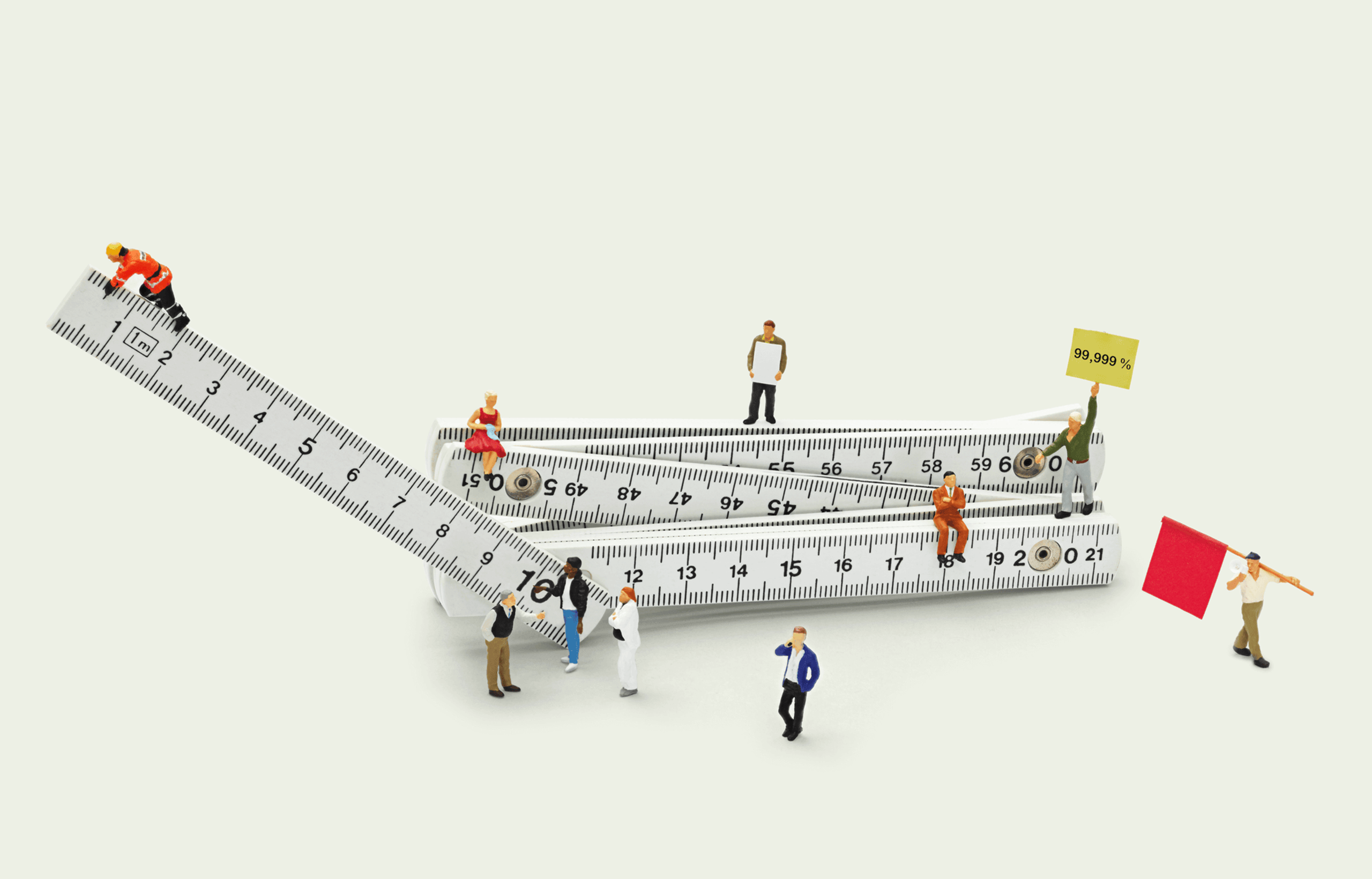 amasol miniature world with a measuring stick, miniature people and a banenr saying 99.999%