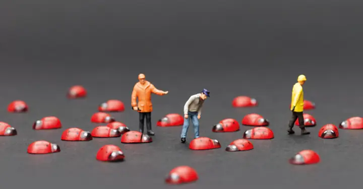 amasol miniature world with miniature people looking at ladybugs